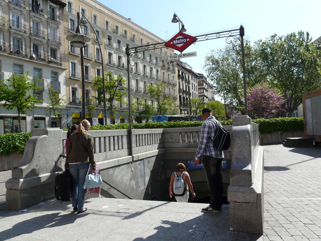 Far Home Plaza Mayor Мадрид Экстерьер фото