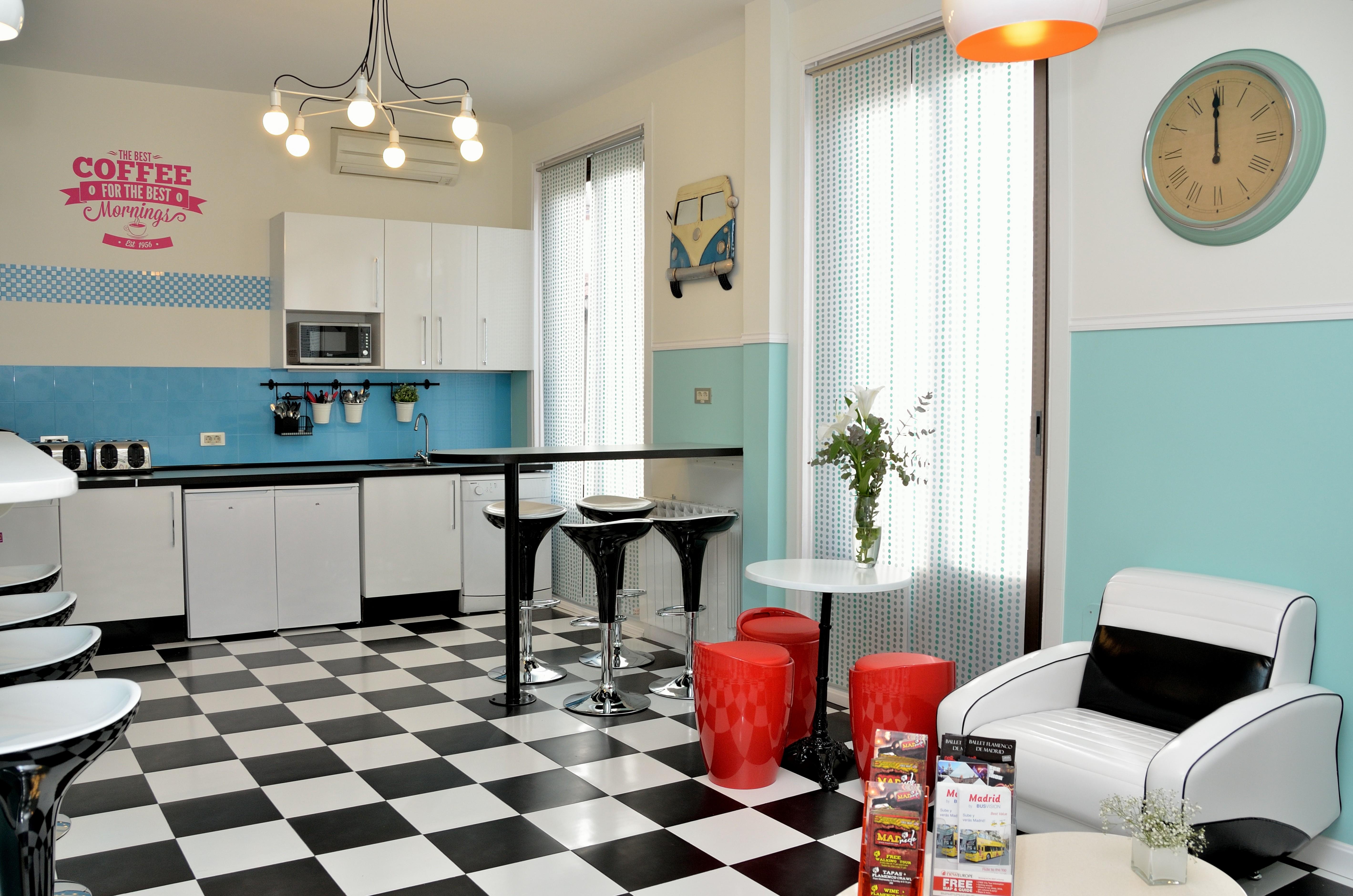 Far Home Plaza Mayor Мадрид Экстерьер фото