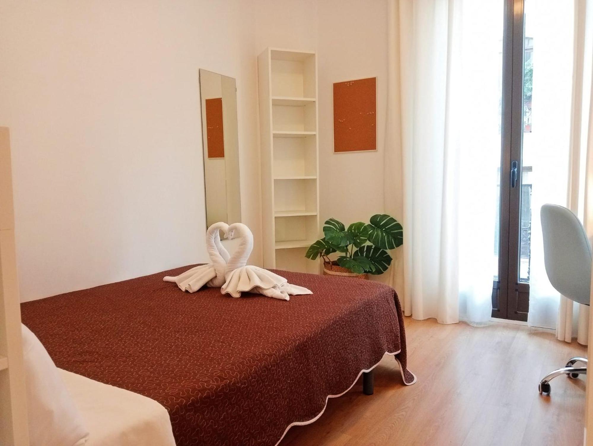 Far Home Plaza Mayor Мадрид Экстерьер фото