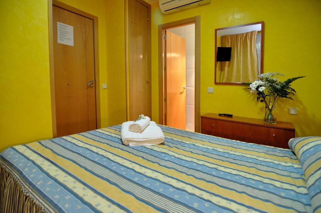 Far Home Plaza Mayor Мадрид Экстерьер фото