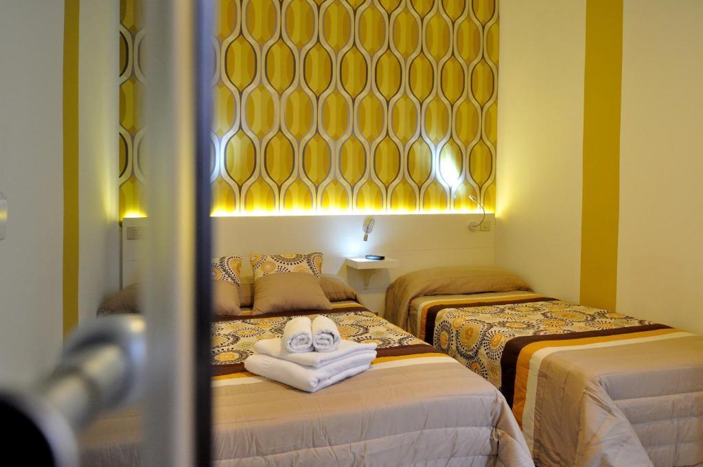 Far Home Plaza Mayor Мадрид Номер фото