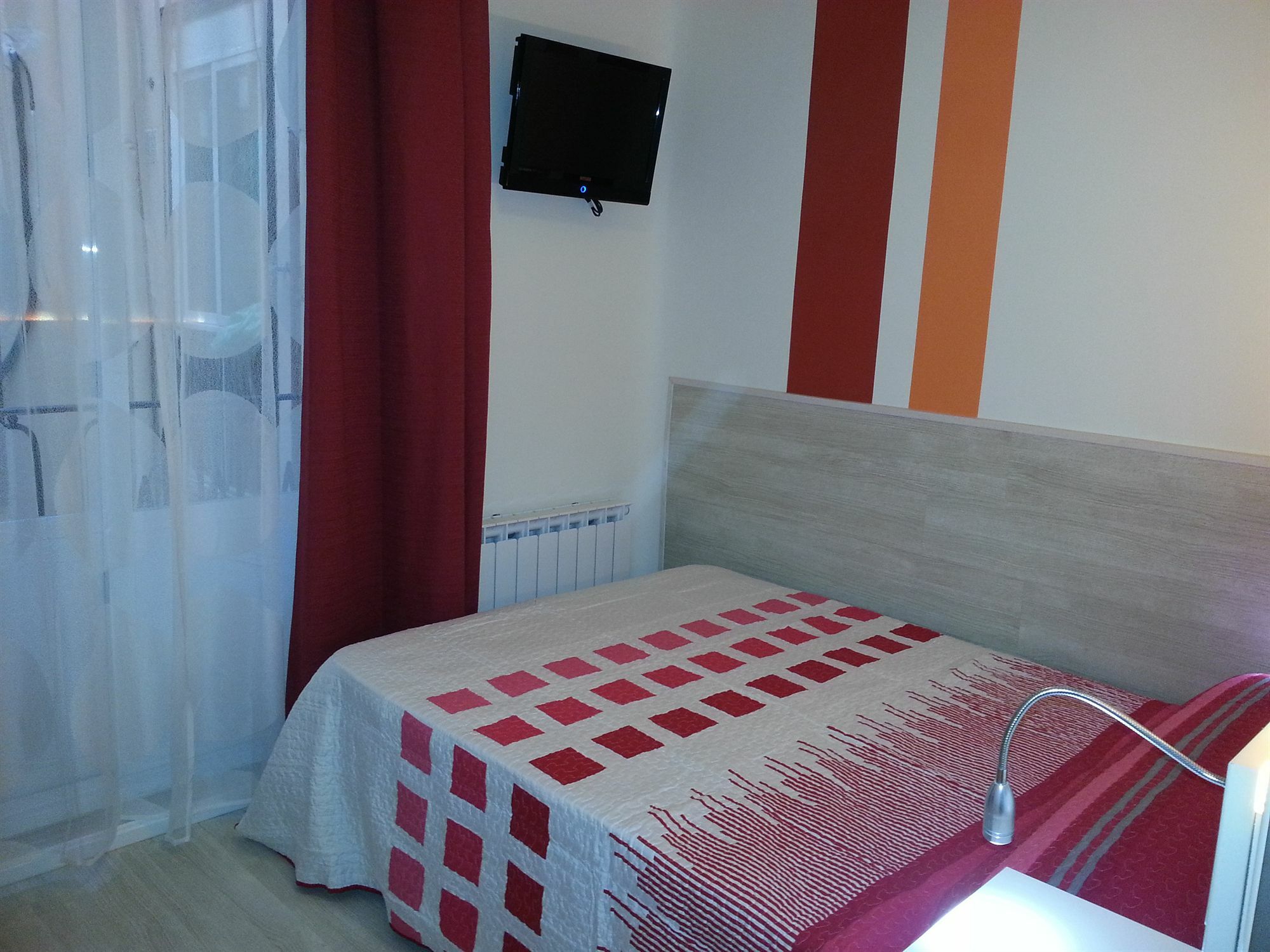 Far Home Plaza Mayor Мадрид Экстерьер фото