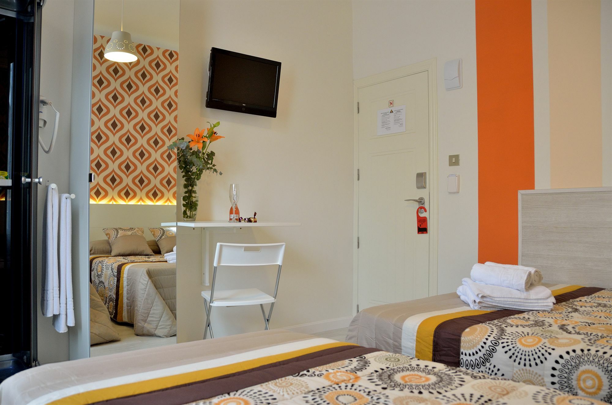Far Home Plaza Mayor Мадрид Экстерьер фото